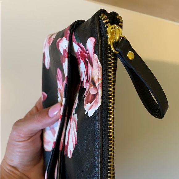 Black floral wristlet - Picture 4 of 7